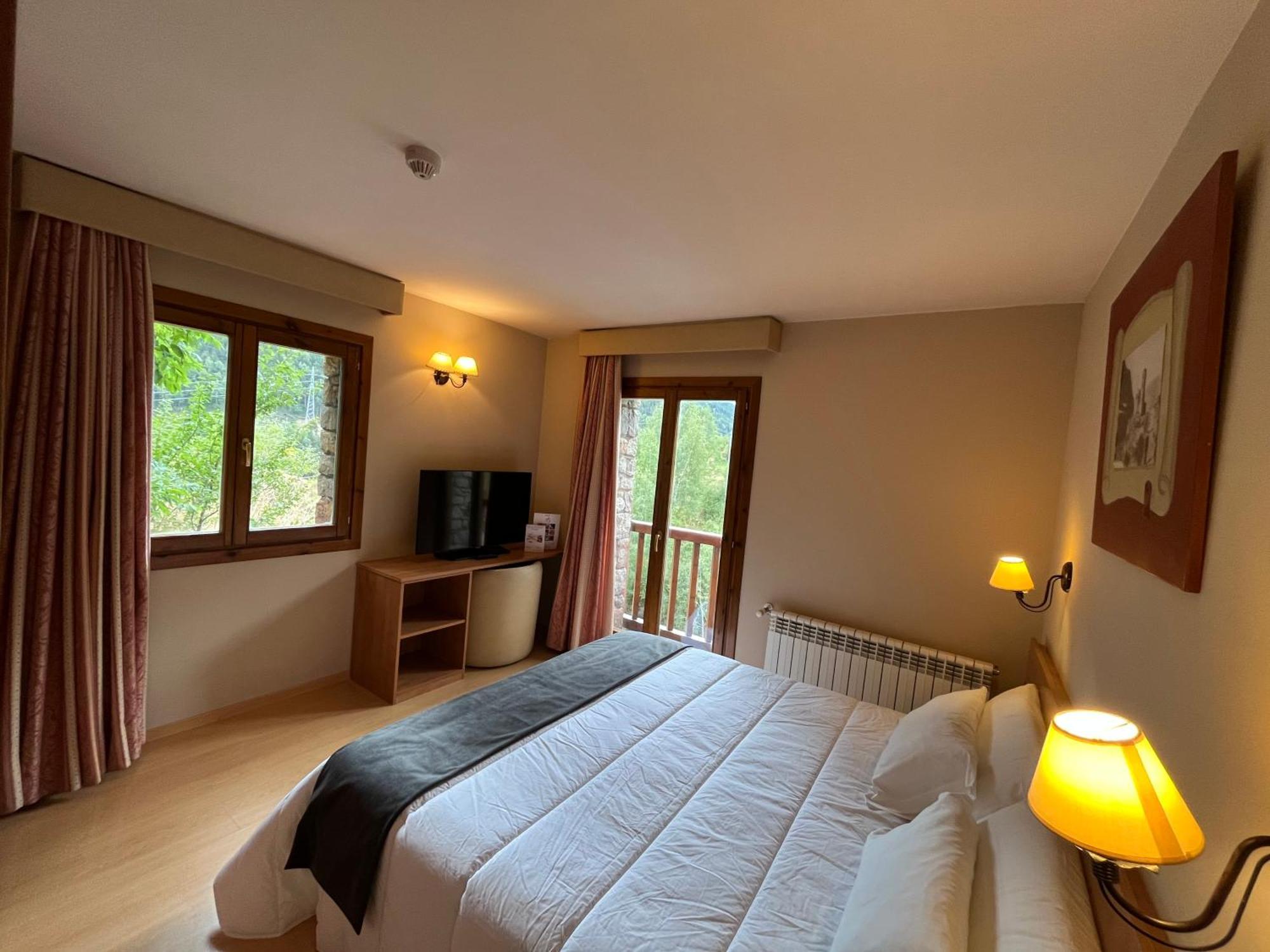 Wuau! Hotel Segle XX Рансоль Экстерьер фото