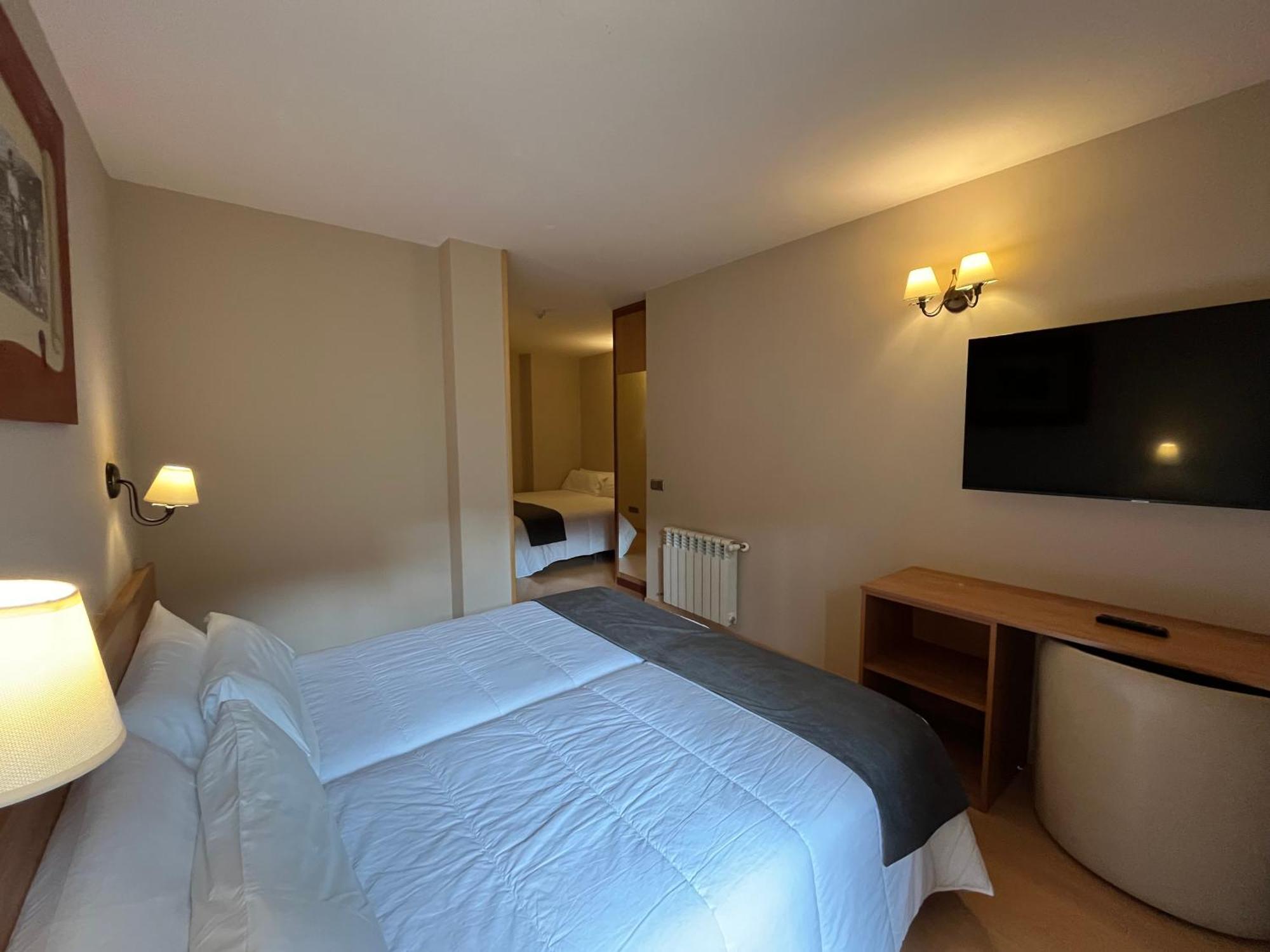 Wuau! Hotel Segle XX Рансоль Экстерьер фото