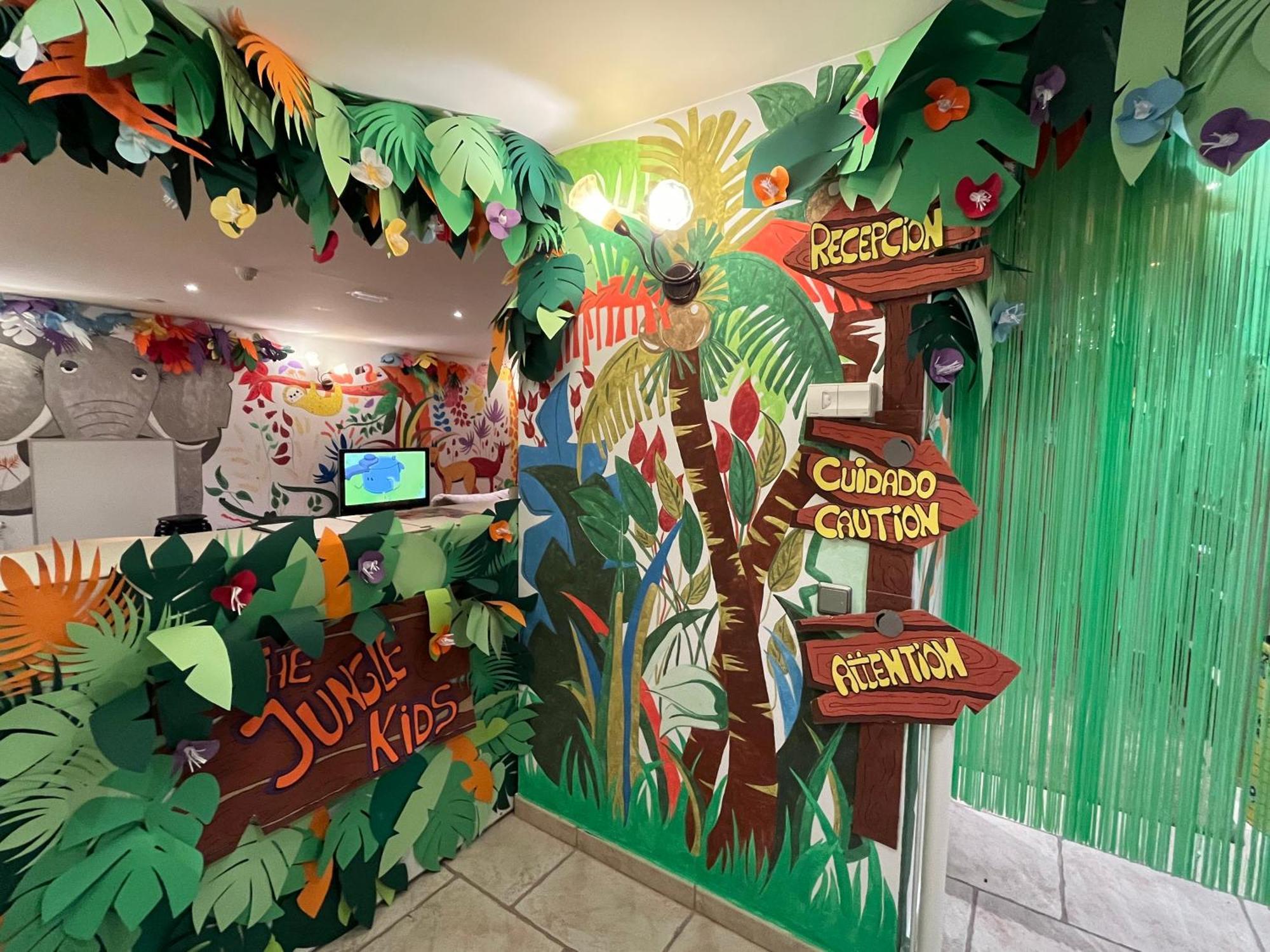 Wuau! Hotel Segle XX Рансоль Экстерьер фото